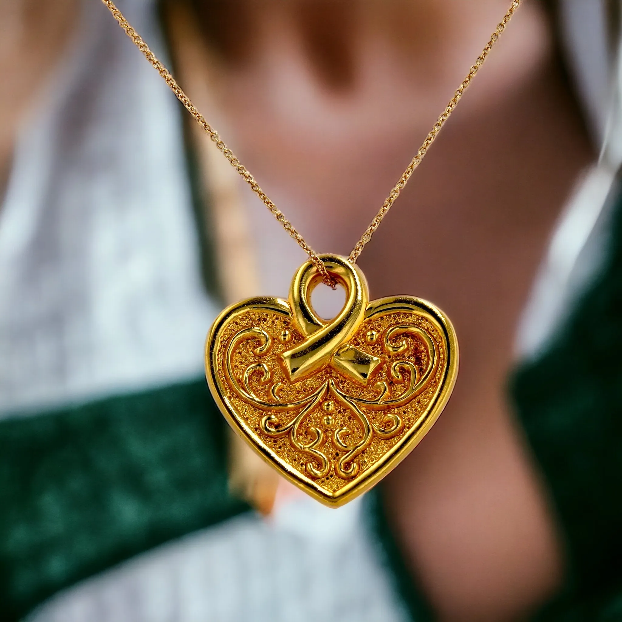 Gold 14k set chain heart pendant