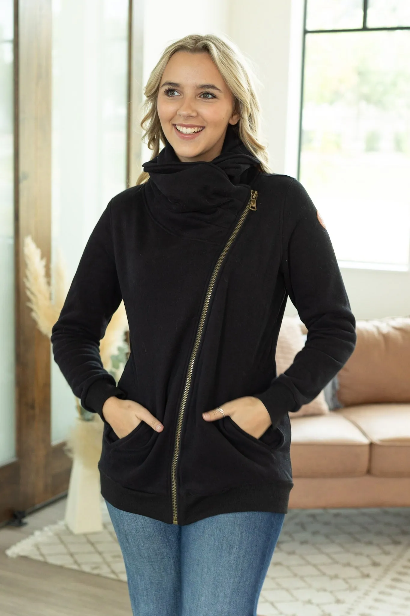 Quinn ZipUp Cowl - Black