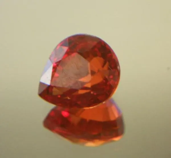 RED PEAR CUT VVS 1.02 CTS. SAPPHIRE FROM CAMBODIA