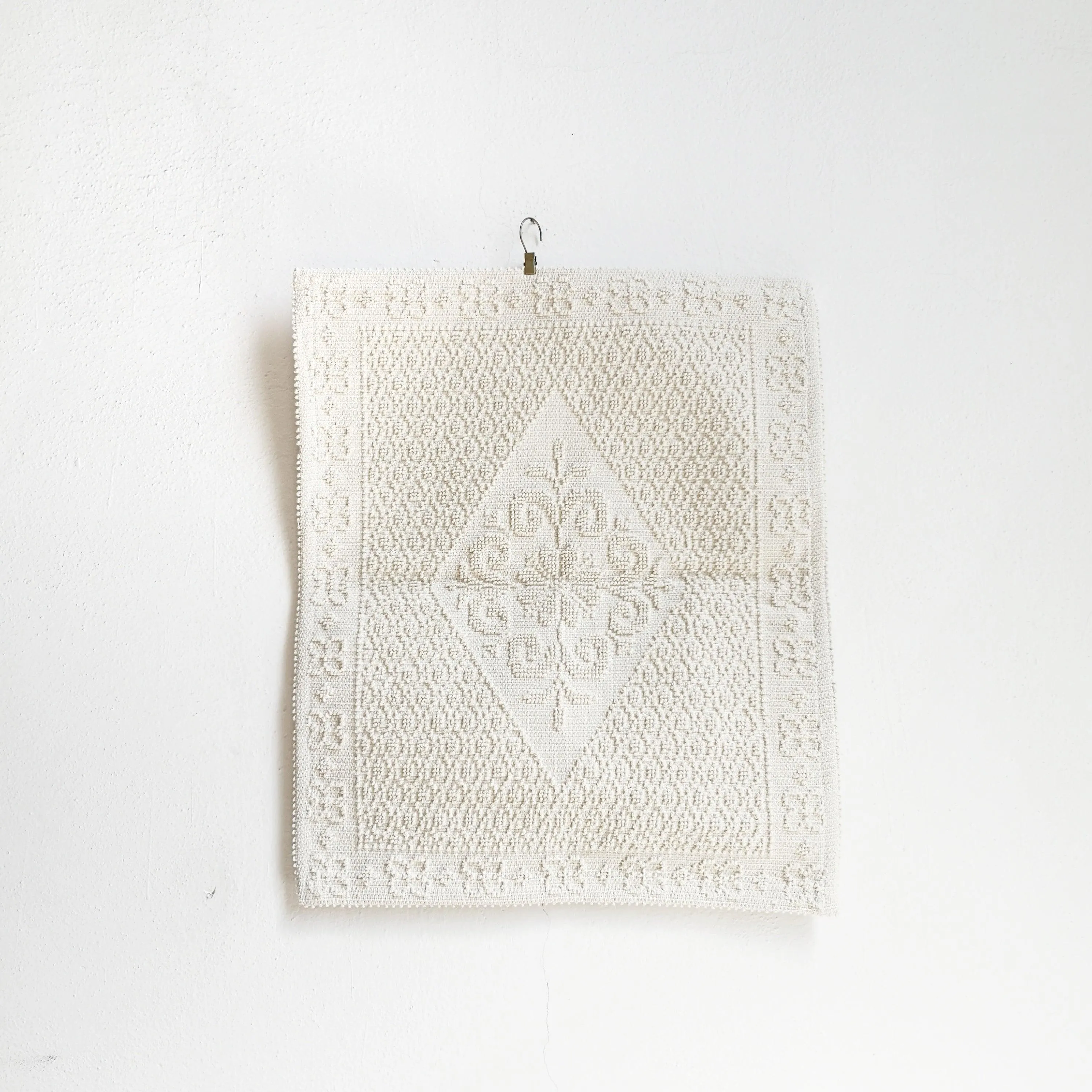 Rug-white