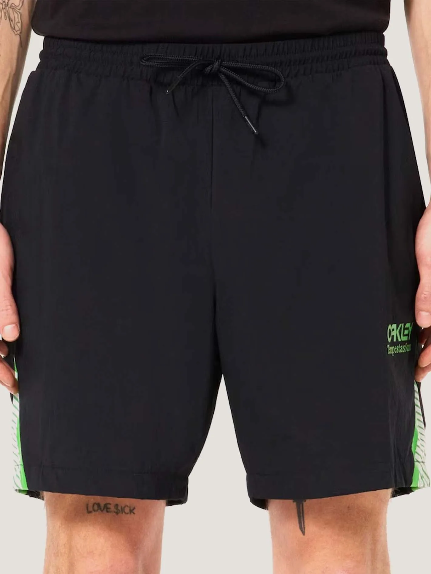 SHORT OAKLEY HOMBRE TEMPESTAS SUM SHORT